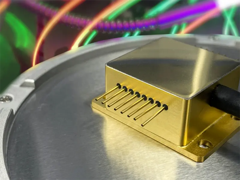 Lazerio šviesos šaltinis oftalmologinei vaizdo sistemai